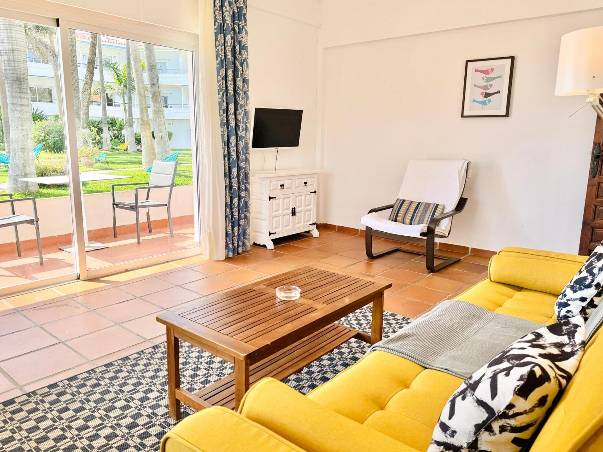 Apartamentos Playa Torrecilla Nerja Zimmer foto