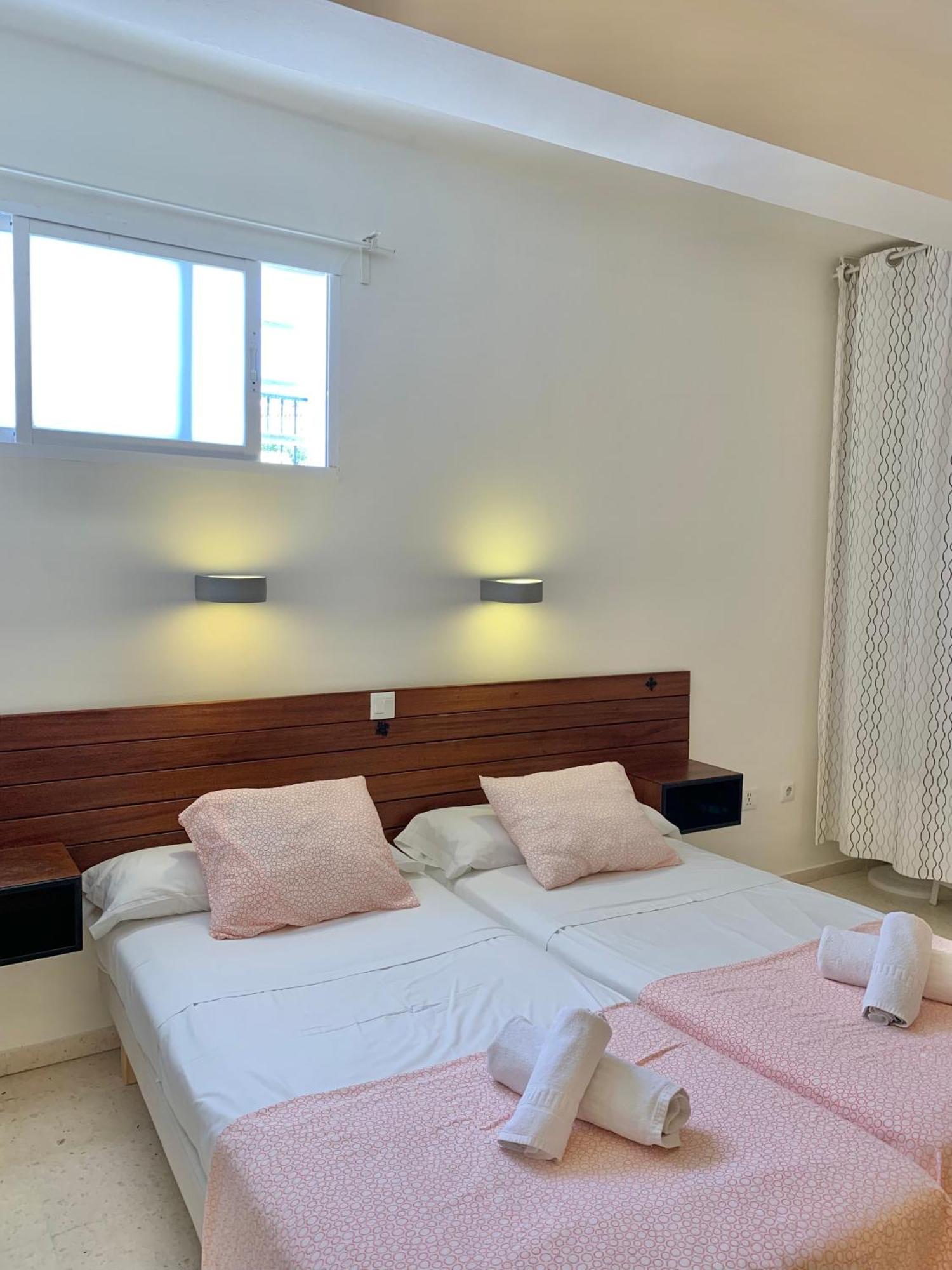 Apartamentos Playa Torrecilla Nerja Zimmer foto