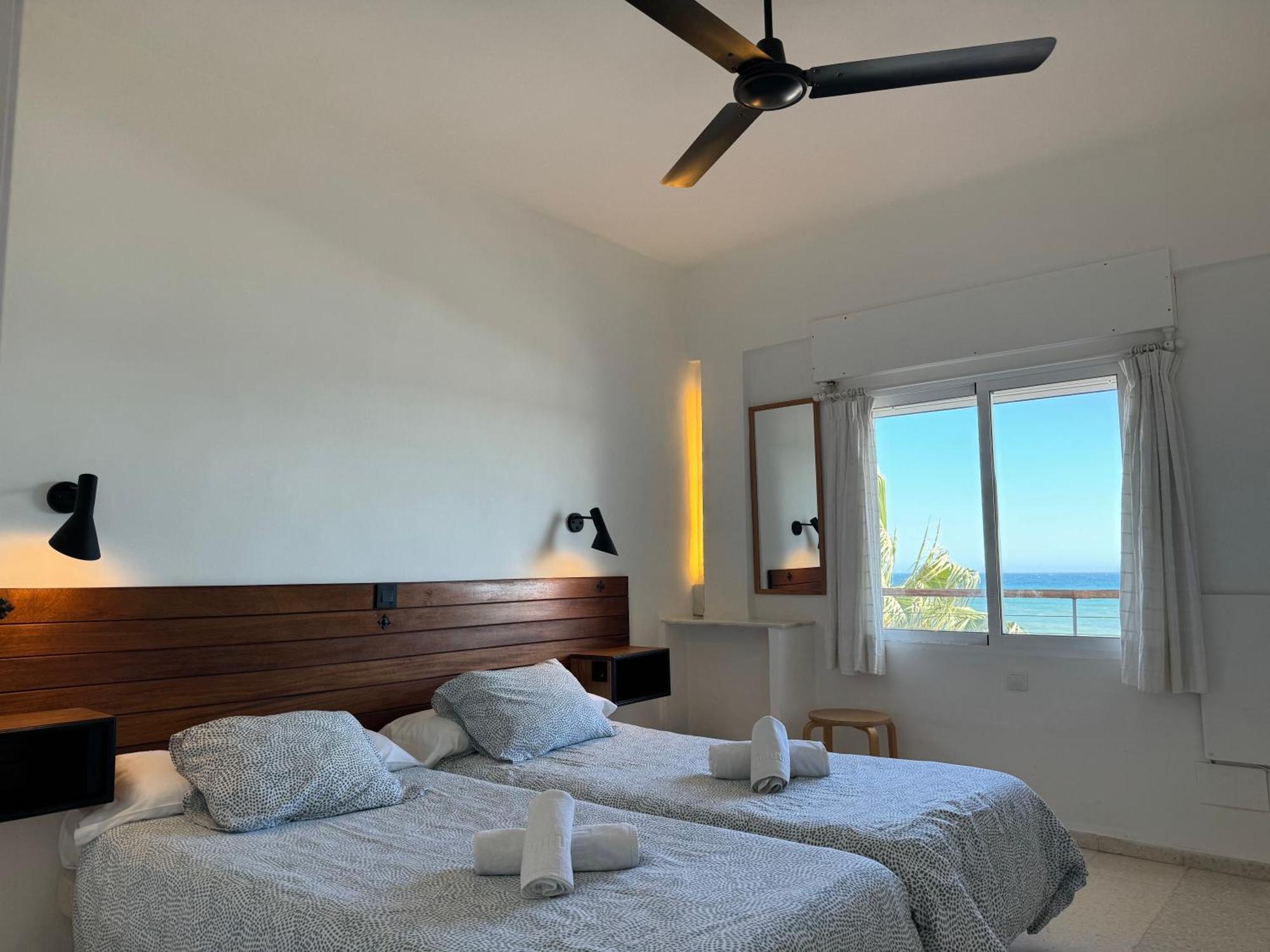 Apartamentos Playa Torrecilla Nerja Exterior foto